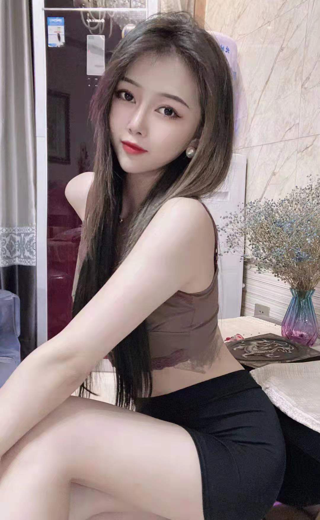 真女神真兼职~漂亮妩媚的时尚青春女郎，反应剧烈超有征服感